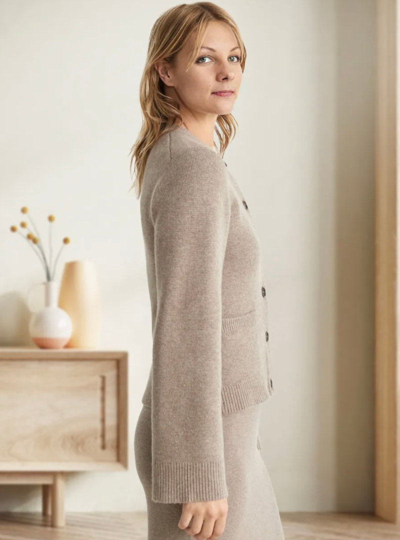 Ella™ |  Weiche Strickjacke mit Knöpfen